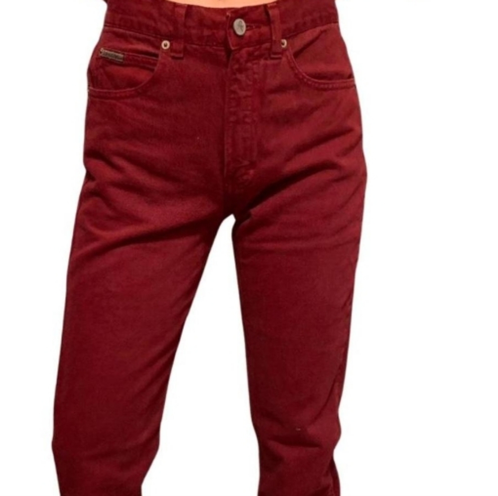 Calvin Klein cropped Jeans with bedazzled pocket. mid rise waist,